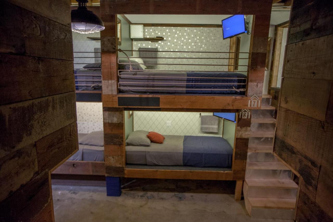 Podshare East Hollywood Hostel 2*
